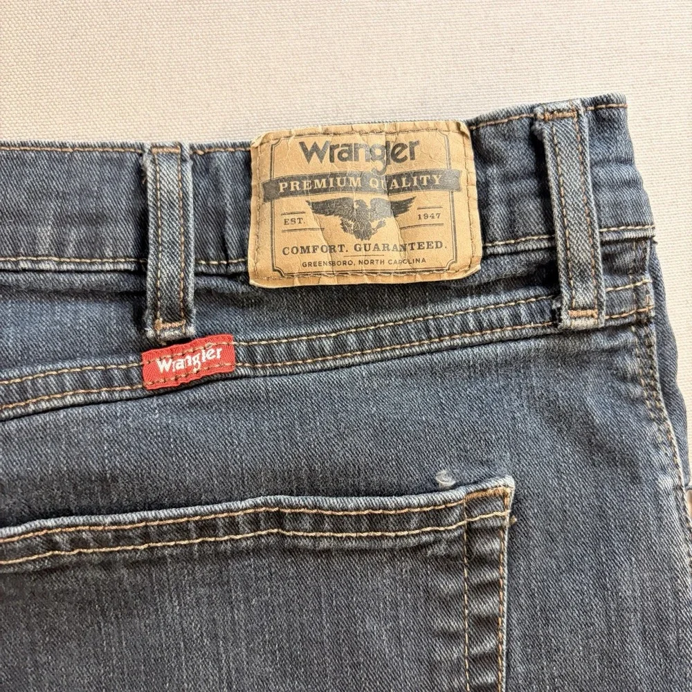 Wrangler Mens 36x26 Regular Taper Stretch Blue Jeans Medium Wash Denim 96RTWSH
